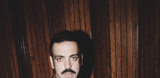 A Milano Colapesce espone per la prima volta i suoi scatti. Intervista al musicista-fotografo