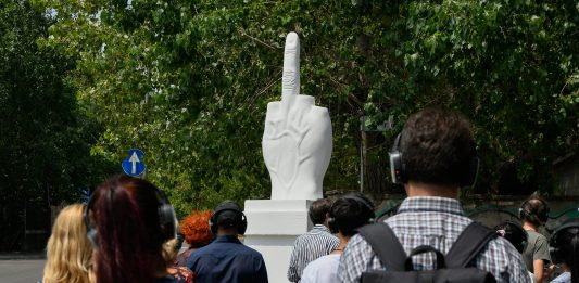 Santa: a Reggio Emilia, l’arte è una danza da seguire con cuffie silent disco