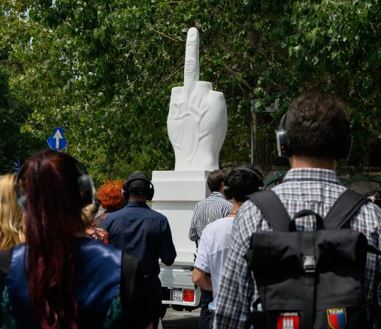 Santa: a Reggio Emilia, l’arte è una danza da seguire con cuffie silent disco
