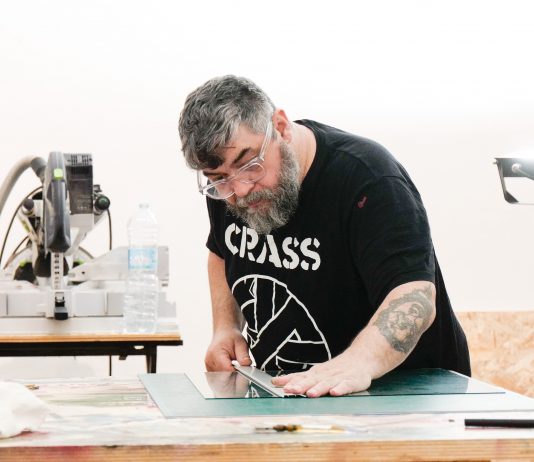 «Penso di aver solo perfezionato l’imperfezione»: Jacopo Benassi racconta la sua residenza a Palazzo Ducale di Genova