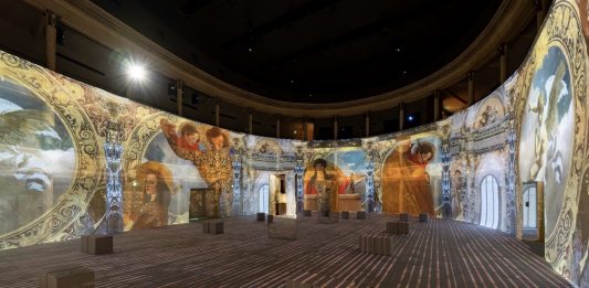 A Verona l’esperienza totale di Un bacio senza tempo