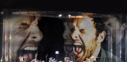 The Wall dei Pink Floyd diventa una danza dell’alienazione contemporanea The wall & Pink Floyd the greatest hits, Ph Marco Caselli Nirmal