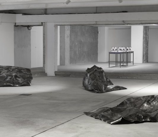 I CANEMORTO sono scomparsi: a Roma la Fondazione Nicola Del Roscio diventa un teatro dell’assurdo canemorto