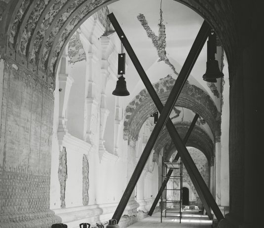 Un’opera storica di Jannis Kounellis torna a risuonare in Ucraina