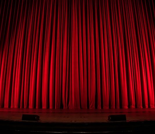 Tre membri della Commissione Prosa si dimettono: cosa sta succedendo nel mondo del teatro