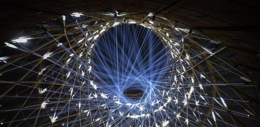 Quayola accende Videocittà 2025: arte, luce e sostenibilità al Gazometro di Roma