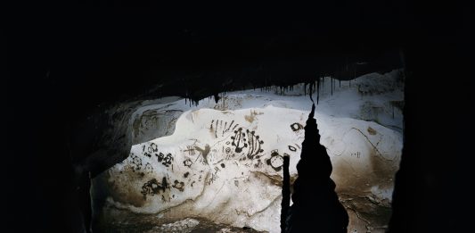 Il mistero ancestrale della Grotta dei Cervi rivive nelle immagini di Domingo Milella Domingo Milella, Grotta dei Cervi