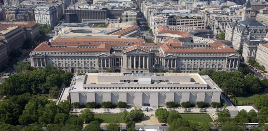 Smithsonian sotto sorveglianza: la Casa Bianca stringe il controllo sui musei