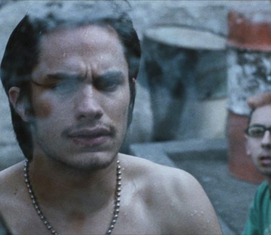 Amores Perros, il film cult di Alejandro Inárritu rivive in una forma nuova alla Fondazione Prada