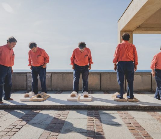 Per Franco Raggi, il superfluo è l’unica cosa che conta: la mostra diffusa a Savona