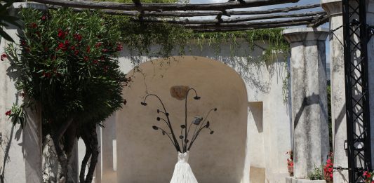 Anselm Kiefer a Ravello: le donne dell’antichità e il peso del mito a Villa Rufolo Anselm Kiefer, Le Donne dell’Antichità, Villa Rufolo, Ravello, 2025, ph. Danilo Donzelli