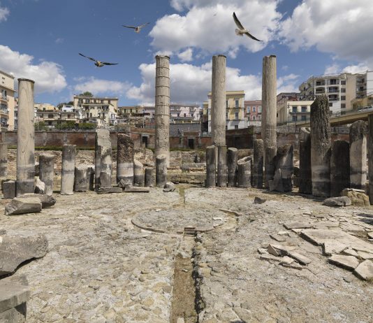 Dal Barocco a Cattelan: 60 artisti per la mostra diffusa di Panorama Italics a Pozzuoli