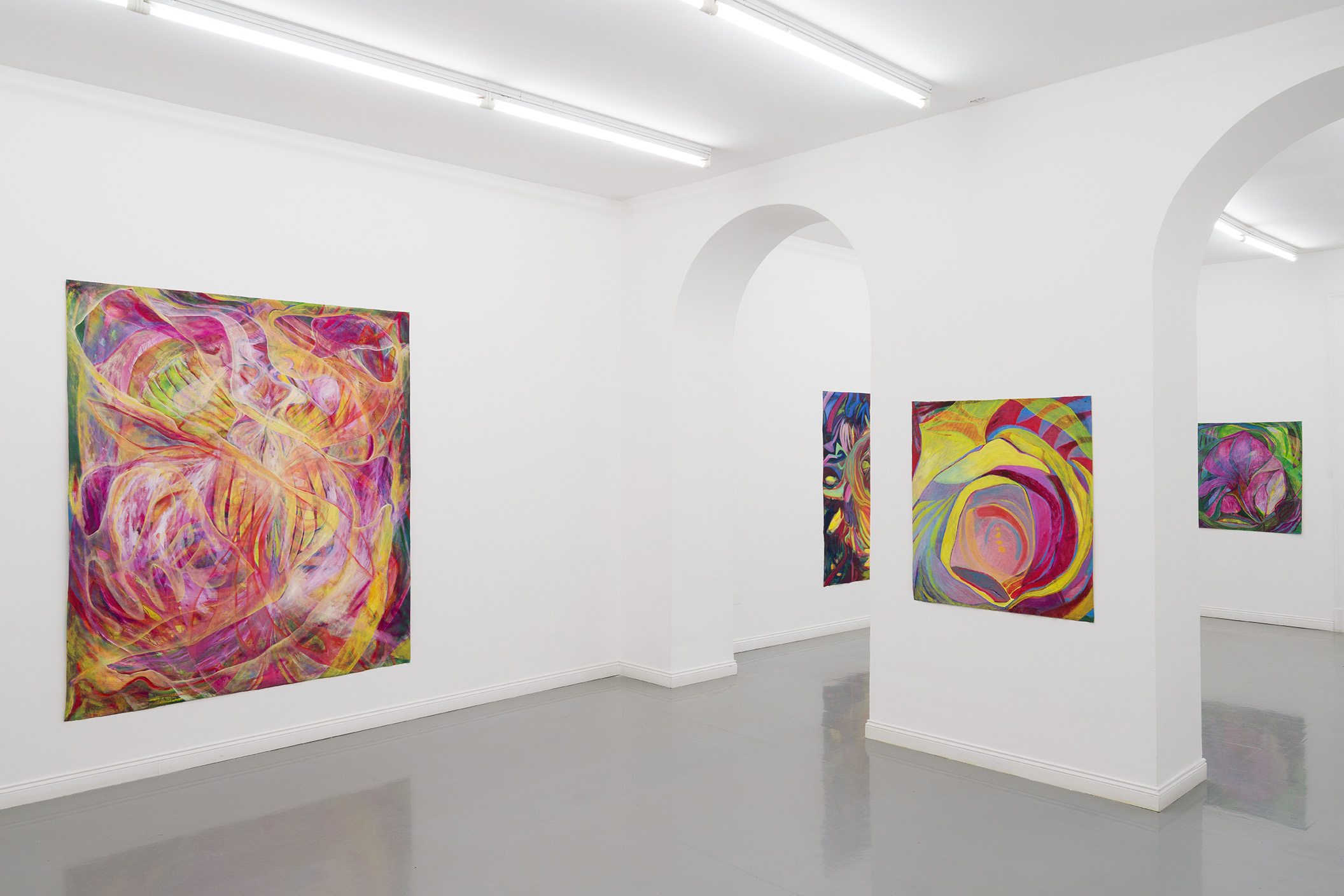 Sabine Schlatter, Gate, 2025, a cura di Raphael Gygax, veduta della mostra, Galleria Fonti, Napoli. Ph. Amedeo Benestante, C.sy l'Artista e Galleria Fonti