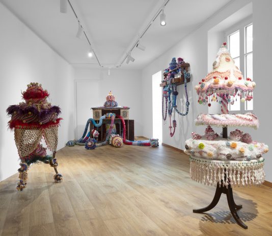 Dentro l’opera di Joana Vasconcelos: l’arte come disobbedienza domestica