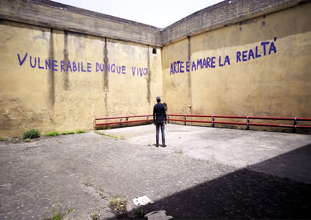 VULNERARE vola al Festival of Cinema NYC – Il cortometraggio di Sergio Mario Illuminato trasforma due secoli di dolore in artehttps://www.exibart.com/repository/media/2025/07/Diapositiva21-1068x756.png