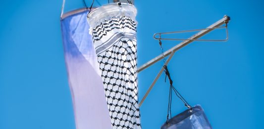 In un’opera di Margherita Morgantin sventola una kefiah palestinese Margherita Morgantin kefiah