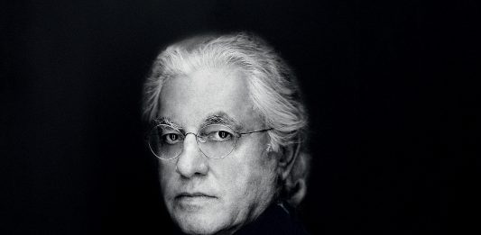 Germano Celant, l’eredità di un critico militante, nel nuovo volume di Skira