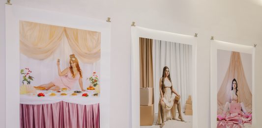 “Me, Myself and I”: Paula Sunday ai Magazzini Fotografici di Napoli