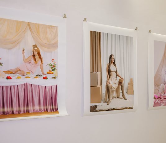 “Me, Myself and I”: Paula Sunday ai Magazzini Fotografici di Napoli