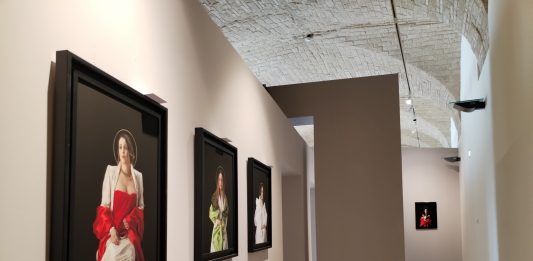 Dal verso alla fotografia, Donatella Donatelli traduce in immagine Dante e Leopardi