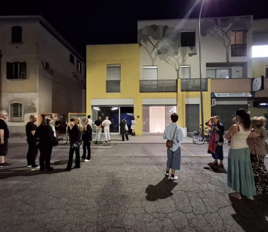 It’s hard noise, il nuovo spazio di Cremona riunisce le voci dalla Palestina EndlessHopeEndlessSky, Veduta dell'installazione, It’s hard noise, Cremona, 2025