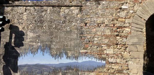 Paesaggi contemporanei a Radicondoli, installazioni diffuse nel borgo toscano