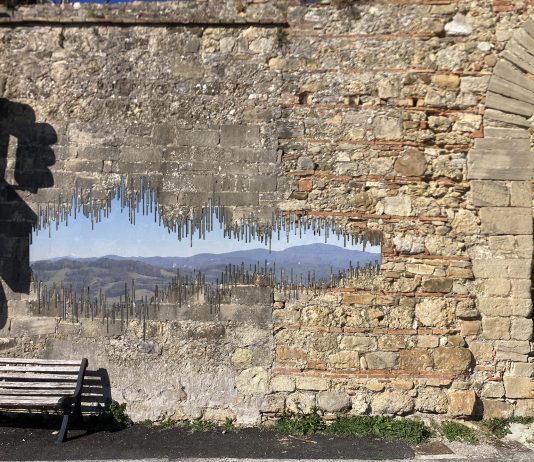 Paesaggi contemporanei a Radicondoli, installazioni diffuse nel borgo toscano