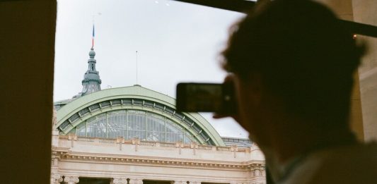 Miu Miu apre una maxi mostra a Parigi durante Art Basel 2025 art Basel miu miu