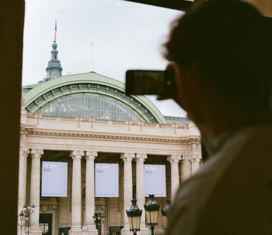 Miu Miu apre una maxi mostra a Parigi durante Art Basel 2025 art Basel miu miu