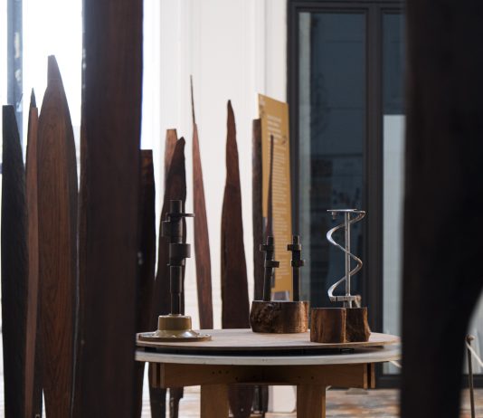 L’architetto che sfidava le barriere del sapere: una mostra a Napoli ricorda Ezio De Felice Ezio De Felice. Oltre l’architetto, veduta della mostra, Castel Sant’Elmo, Napoli, 2025