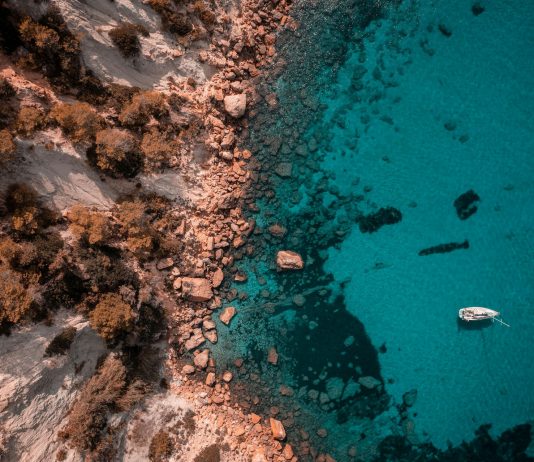 Non solo clubbing: 3 mostre da visitare quest’estate a Ibiza Ibiza mostre estate 2025