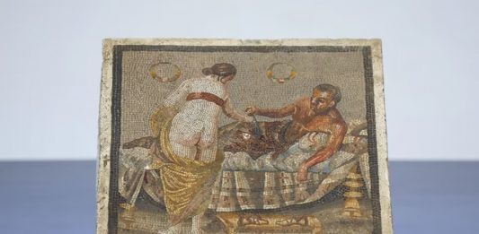 Un mosaico rubato a Pompei durante la Seconda guerra mondiale torna a casa