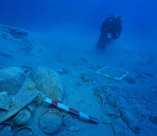 Una nave affondata in Turchia restituisce un tesoro di duemila anni