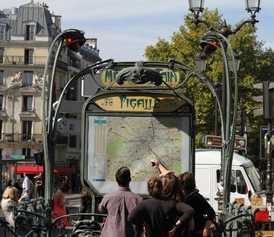 Parigi celebra le sue iconiche fermate della metro, con il nuovo Museo Guimard