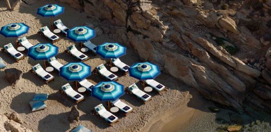 La moda conquista le spiagge: le collaborazioni dell’estate 2025