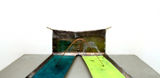 Gilberto Zorio accende Castelbasso: sessant’anni di Arte Povera tra luce, alchimia e trasformazione