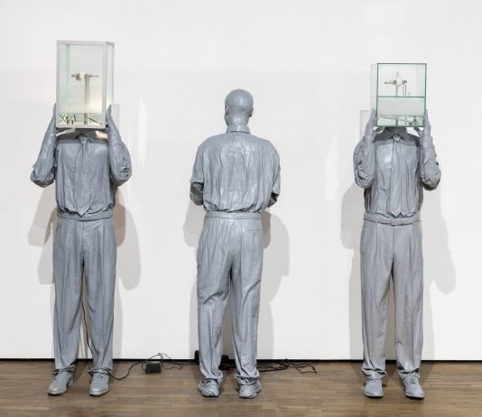 Sul confine tra uomo e macchina: le opere di Donato Piccolo in mostra a Modena