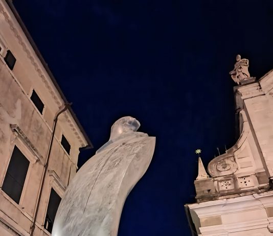 Di soglie e silenzi: intervista a Luciano Massari sulla mostra diffusa a Sarzana luciano massari