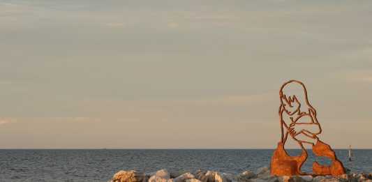 A Cervia la sirena di Valerio Berruti diventa opera permanente sul mare valerio berruti cervia