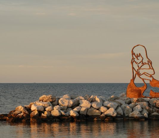 A Cervia la sirena di Valerio Berruti diventa opera permanente sul mare valerio berruti cervia