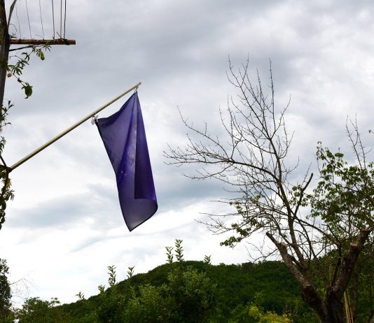 A Casa Sponge una mostra collettiva esplora il cielo come spazio politico casa sponge