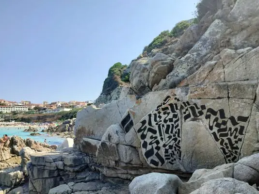 Arte o vandalismo? Il caso Rena Bianca e il paradosso delle due misure rena bianca vandalismo