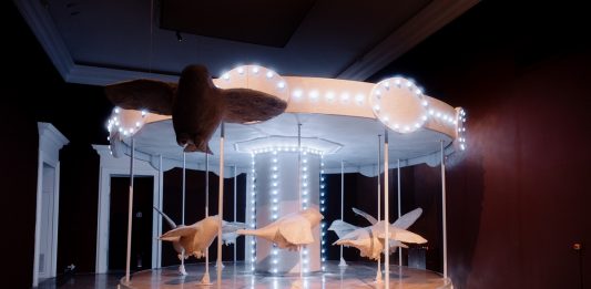 Un giro di giostra per tornare bambini: Valerio Berruti a Palazzo Reale di Milano valerio berruti