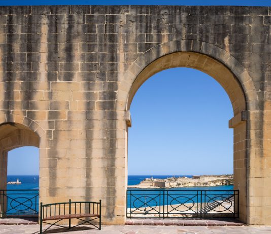 Massimo Listri per Napoli e Malta: le fotografie del Calendario Di Meo 2026