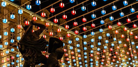 Luci d’Artista arriva a 28 edizioni e accende a Torino una nuova opera di Tracey Emin