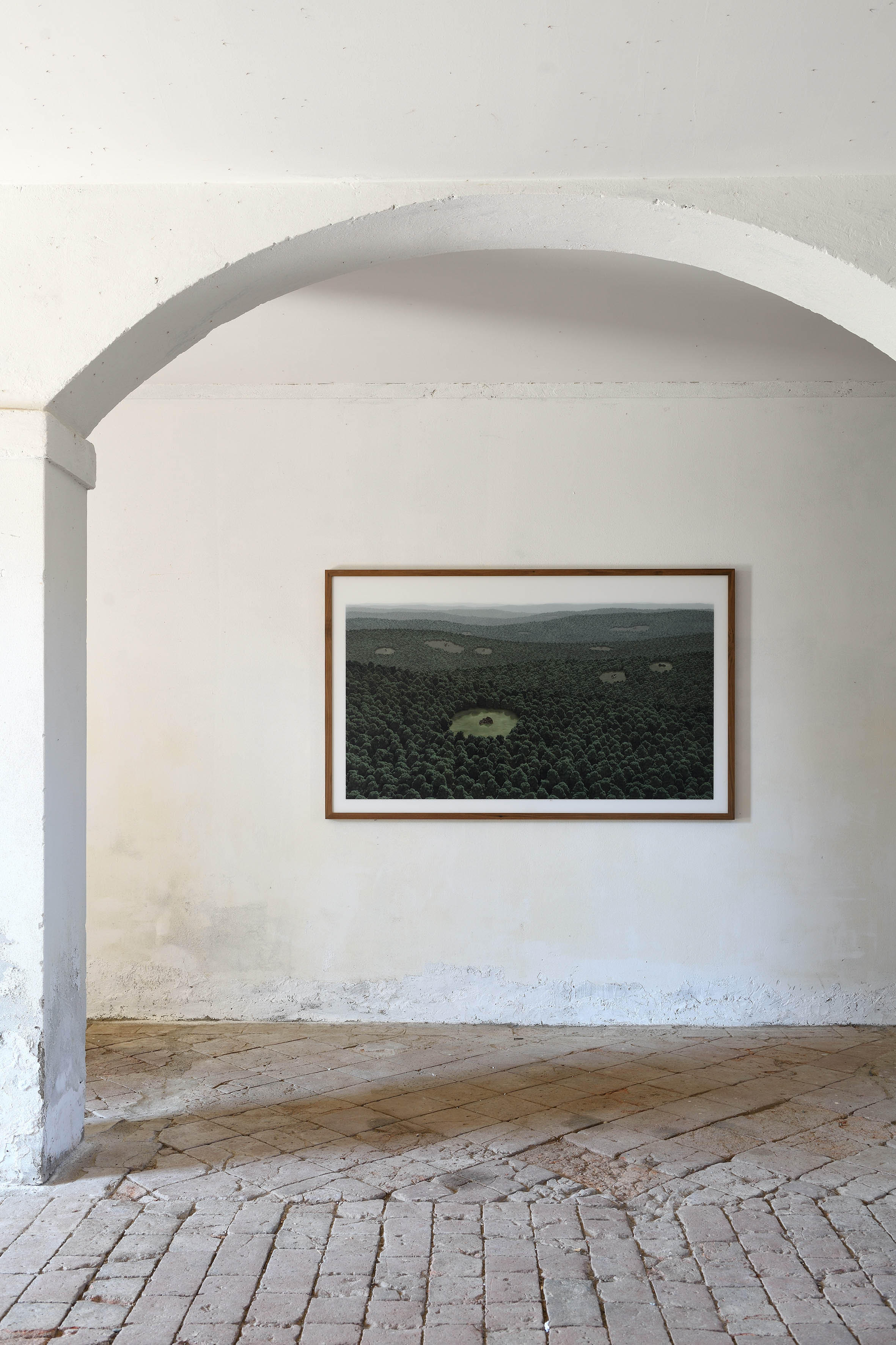 Il respiro nascosto delle cose. Omaggio a Hélène, allestimento, veduta della mostra, Palazzo Oldofredi Tadini Botti - Torre Pallavicina, 2025, foto Michele Alberto Sereni