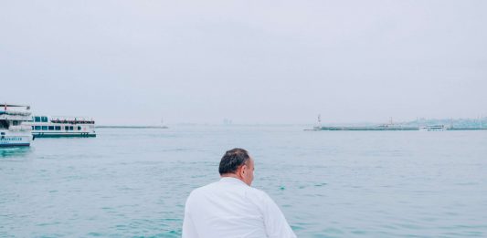 Dal 14 settembre al 12 ottobre 2025 prende il via la XVII edizione del Festival di Fotografia a Capri. La Storia siamo noi è il titolo di quest’anno