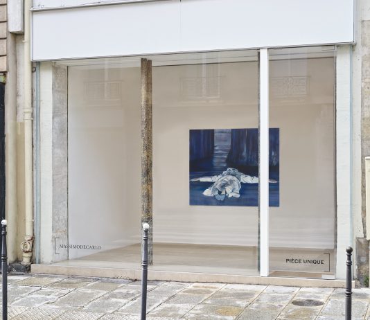 L’erotismo è nell’occhio di chi guarda: Iva Lulashi da Pièce Unique a Parigi Iva Lulashi, veduta della mostra, Pièce Unique MassimoDeCarlo, Parigi, 2025 ©Thomas Lannes courtesy MASSIMODECARLO