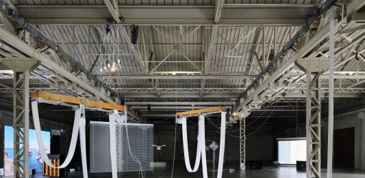 Le forze invisibili che animano la materia: Yuko Mohri al Pirelli HangarBicocca di Milano