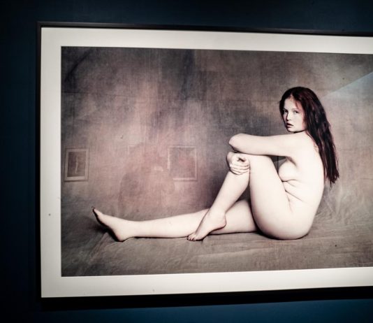 L’intima magia del ritratto: fotografie di Paolo Roversi in mostra a New York Paolo Roversi, veduta della mostra, Pace Gallery, New York, 2025, ph. Francesca Magnani
